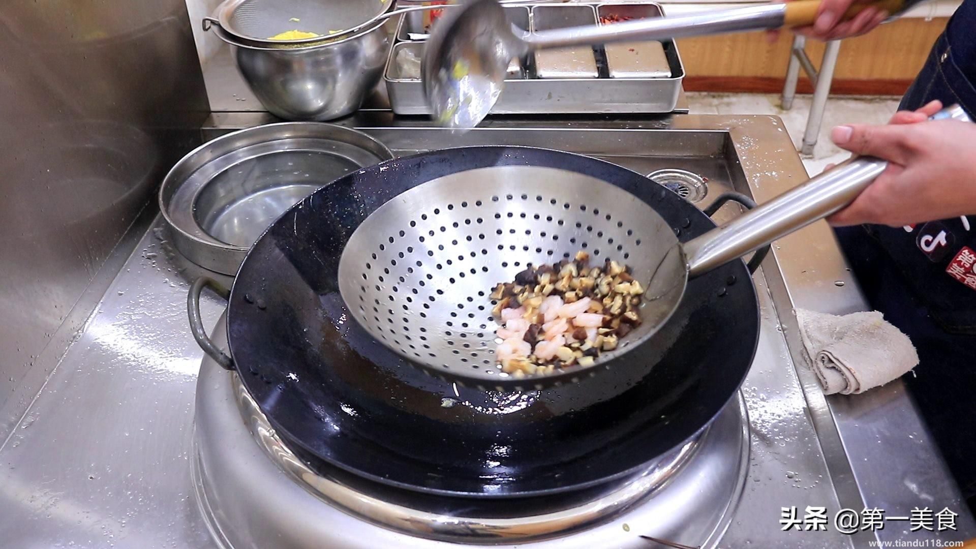 普通蛋炒飯的做法簡單步驟(怎樣做蛋炒飯最好吃)(圖5) 普通蛋炒飯的做法簡單步驟(怎樣做蛋炒飯最好吃)(圖5)