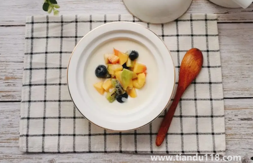 水果撈放冰箱第二天還能吃嗎(水果撈的做法)(圖1) 水果撈放冰箱第二天還能吃嗎1