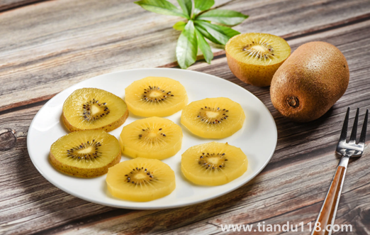 獼猴桃三種顏色哪種最貴最好看(獼猴桃怎么挑選)(圖1) 獼猴桃三種顏色哪種最貴最好看1